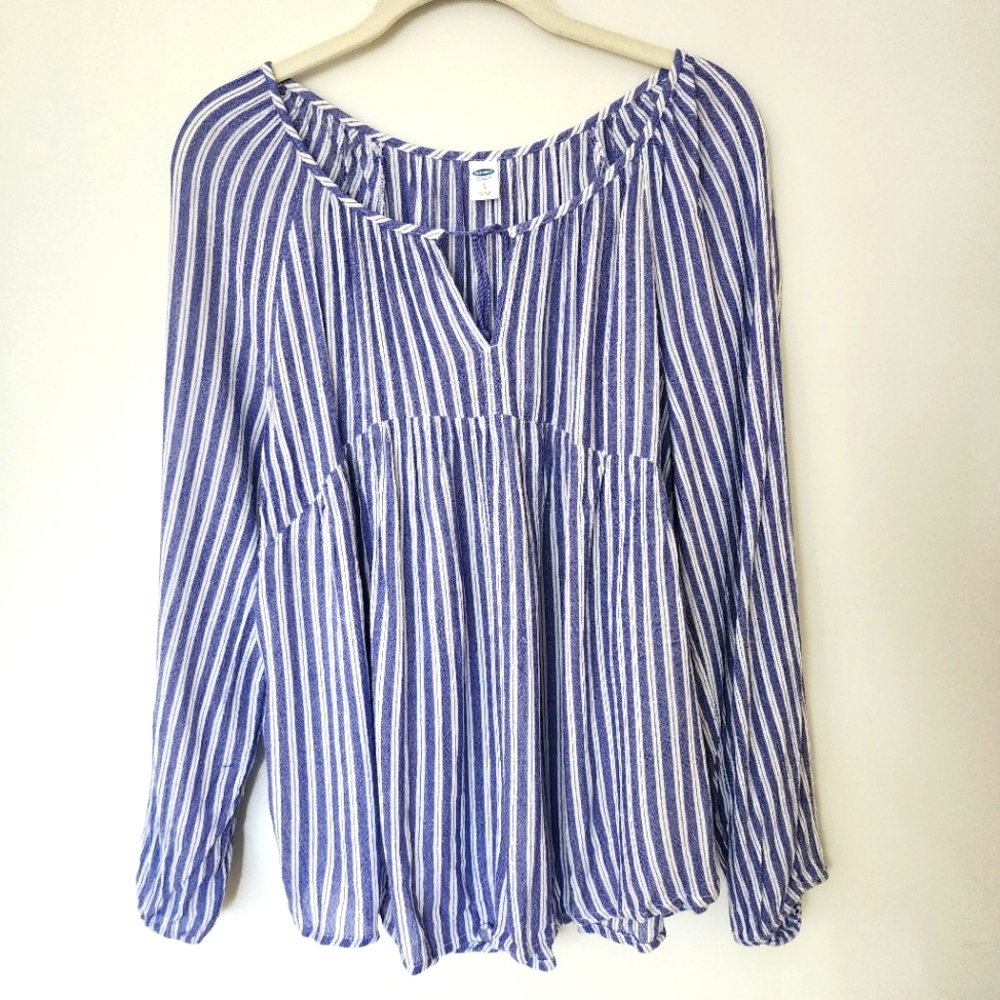 Old navy blue and white semi sheer blouse size L